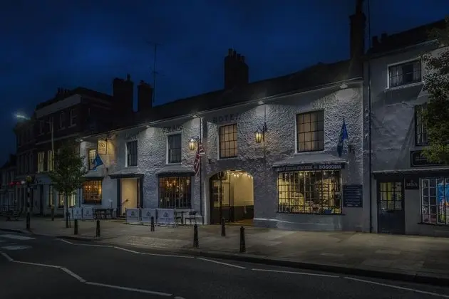 Three Swans Hotel