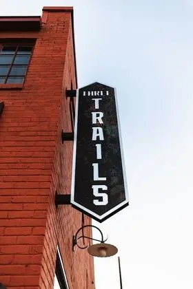 Three Trails - Dış Mekan