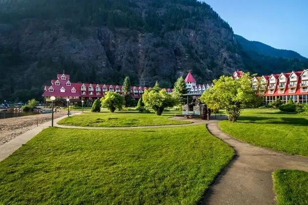 Three Valley Lake Chateau - Öne Çıkan Resim