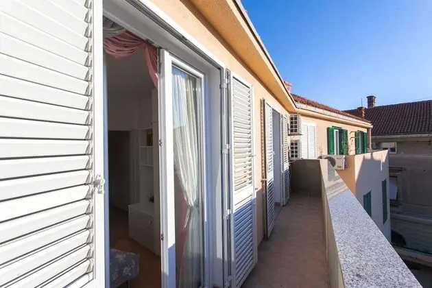 Three Wells Apartment