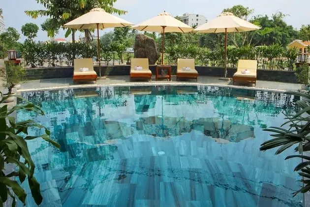 Threeway Riverside Villa - Havuz