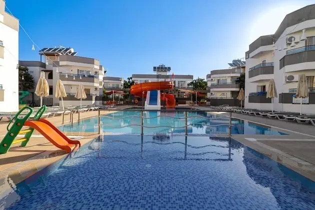 Throne Beach Resort & Spa - Havuz