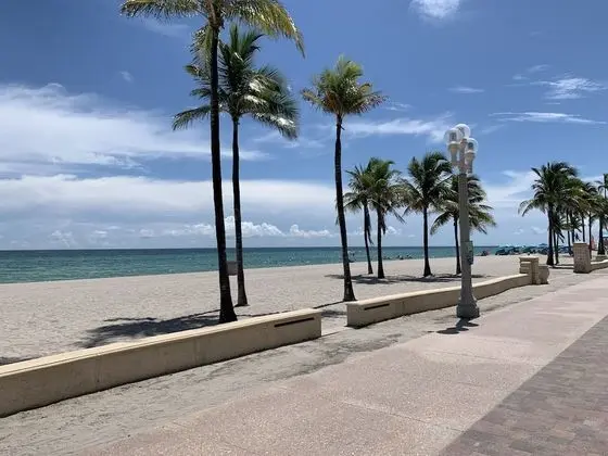 Tiana Beach Inn - Plaj