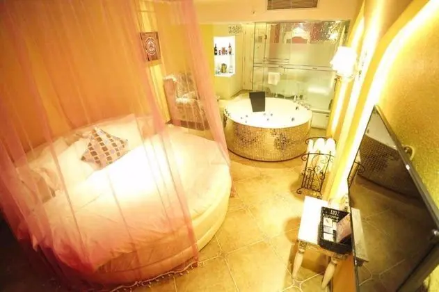 Tianelian Lovers Theme Hotel Sanya - Oda