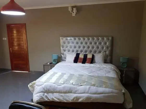 Ticheze Lodge And Car Hire