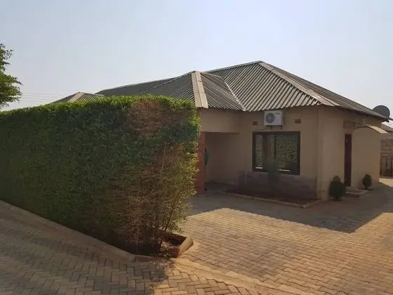 Ticheze Lodge And Car Hire