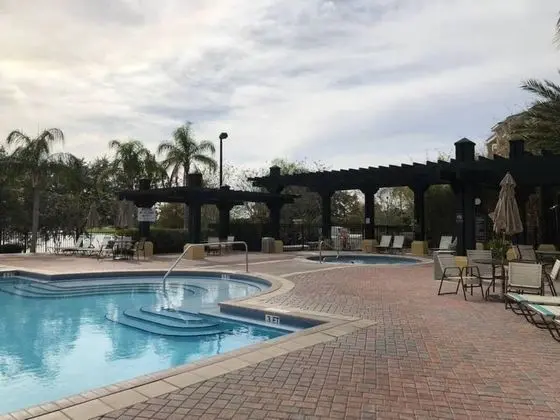 Tidecrest 144 · 3 Suites Near Convention, Universal, Disney - Havuz