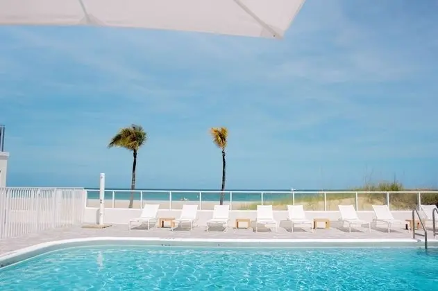 Tides Inn Hotel - Havuz