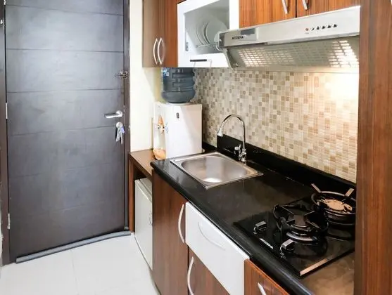 Tidy And Compact Studio At Tamansari Papilio Apartment - Mutfak