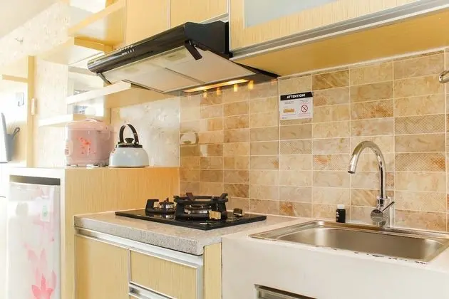 Tidy And Homey Studio Apartment At Mustika Golf Residence - Mutfak