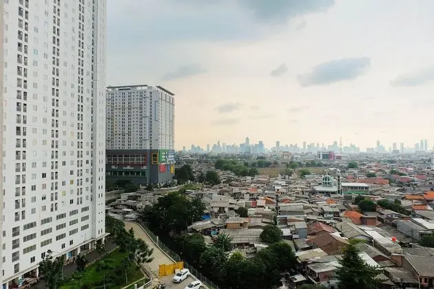 Tidy Studio Apartment at Bassura City near Shopping Mall