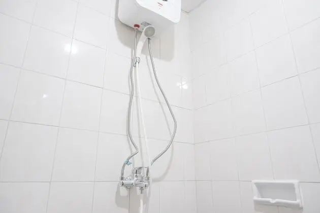 Tidy Studio With Comfortable Design At Signature Park Grande Apartment - Banyo Tipleri