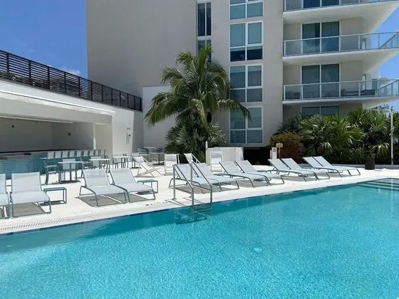 TIFFANY HOUSE CONDOMINIUM - Havuz
