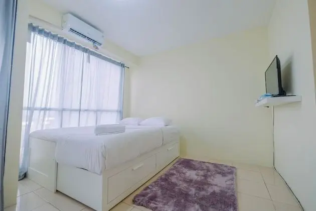 Tifolia Studio Apartment with Double Bed near LRT Station
