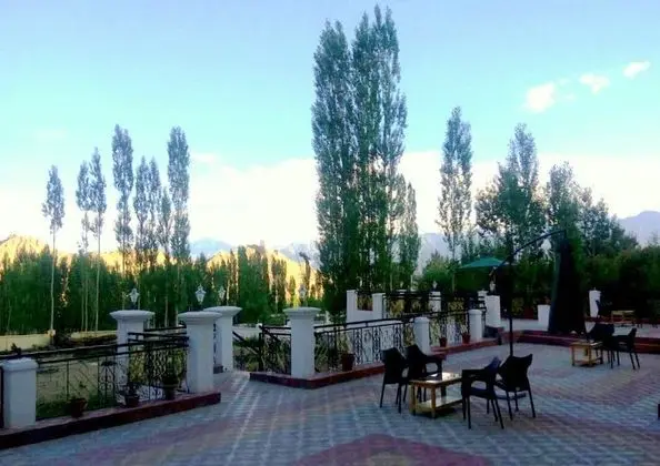TIH Hotel Khakshal - Lobi