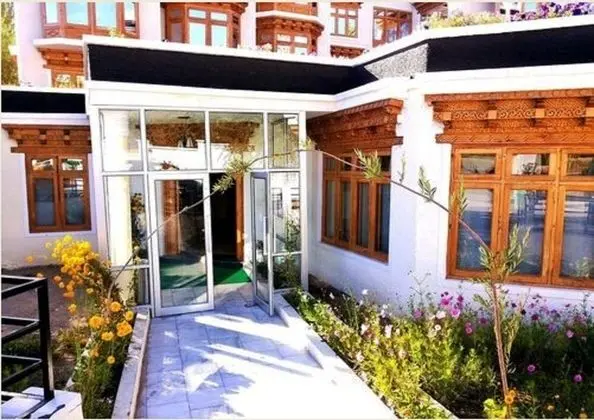 TIH Hotel New Glacier View - Dış Mekan