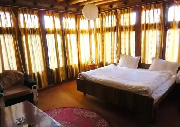 TIH Nezer View Guest House - Oda