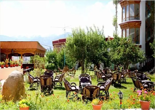 TIH Hotel Royal Palace - Dış Mekan