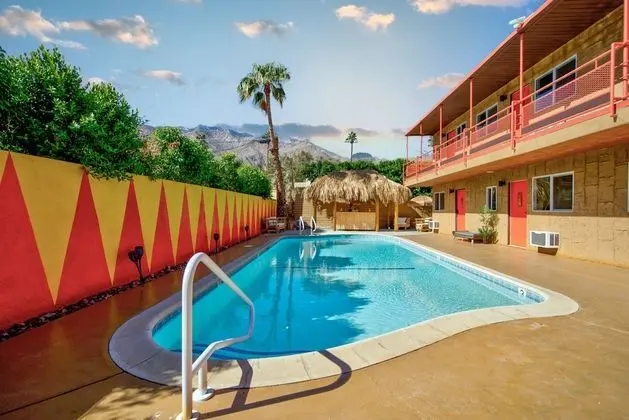 Tiki Hotel