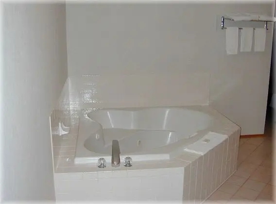 Timberland Inn & Suites