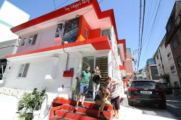 Time Travelers Party Hostel In Hongdae - Dış Mekan