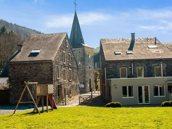 Timeless Cottage in Vresse-sur-semois With Terrace - Dış Mekan