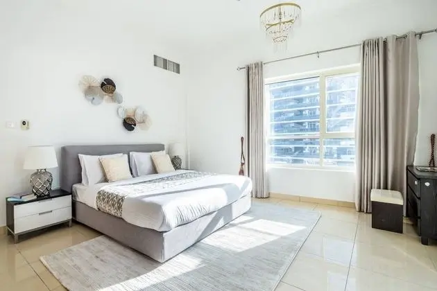 Timelessly Modern 3BR w/ Fascinating Marina Views! - İç Mekan