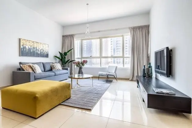 Timelessly Modern 3BR w/ Fascinating Marina Views! - İç Mekan