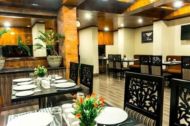 Tin Tin Boutique Hotel by Sumi Yashshree - Yerinde Yemek
