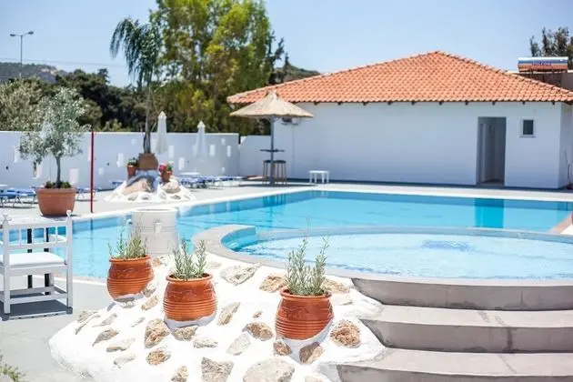 Tinas Plus Hotel - Havuz