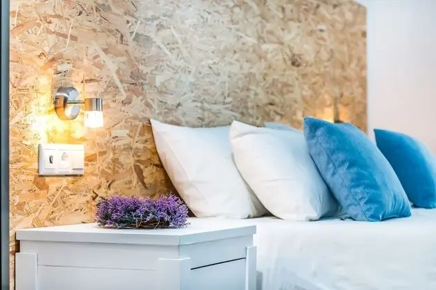 Tinas Plus Hotel - Oda