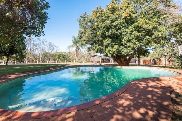 Tindlovu Country Lodge - Havuz