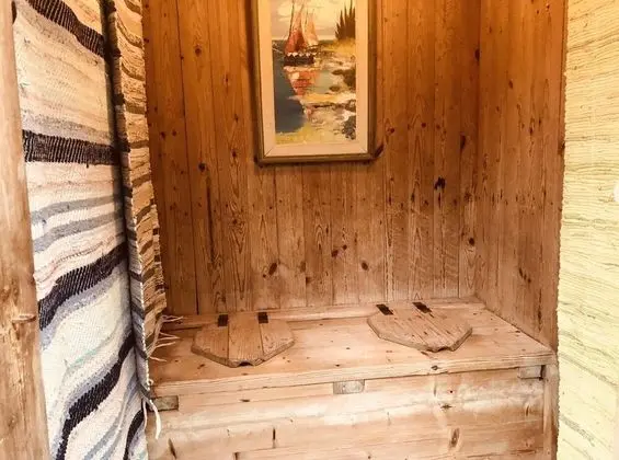 Tiny hut in the Forest Overlooking the River - Spa