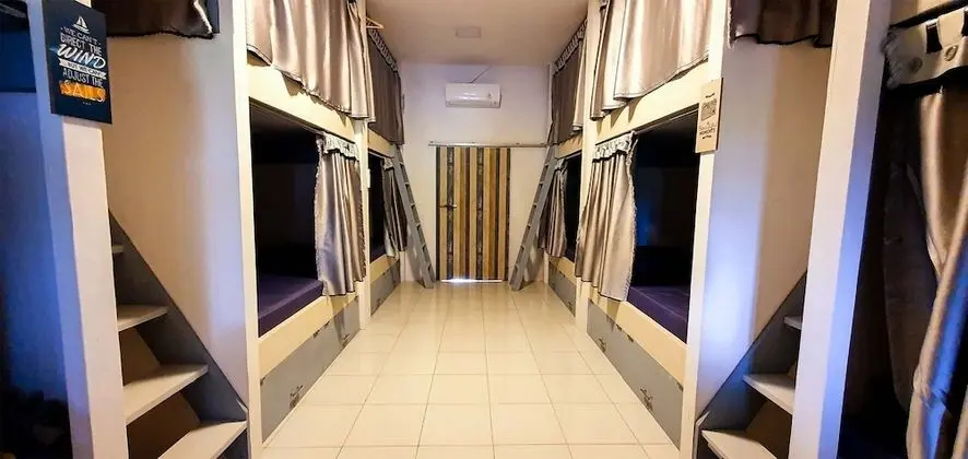Tiny Room and Kitchen - Hostel - Adults Only