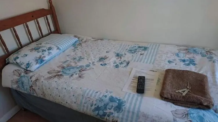 Tiny Single Shared Bathroom Room Ssbyr - Öne Çıkan Resim