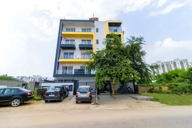Tipsyy Inn Suites 007