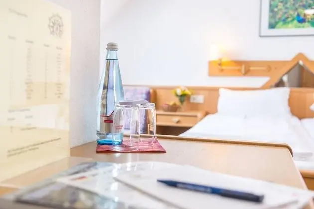 TIPTOP Hotel Garni Pfauen - Oda