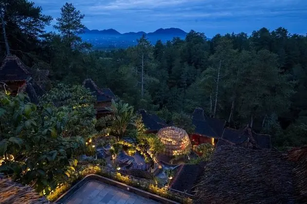 TIRA VILAGNA SUITES & SPA