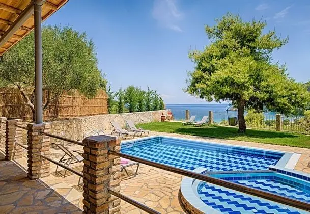 Villa Tireda Pool and Whirlpool