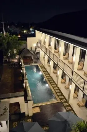 Tirtha Canggu Suites - Havuz