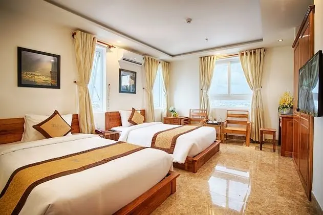 Titan Hotel
