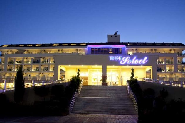 Titan Select Hotel - 1