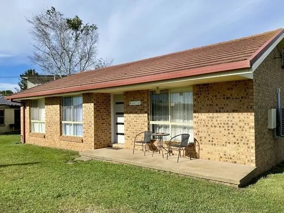 Titania Motel - 1