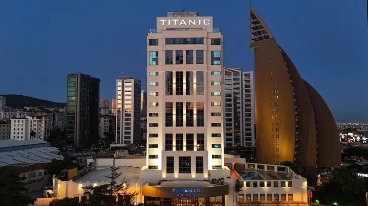 Titanic Business Kartal