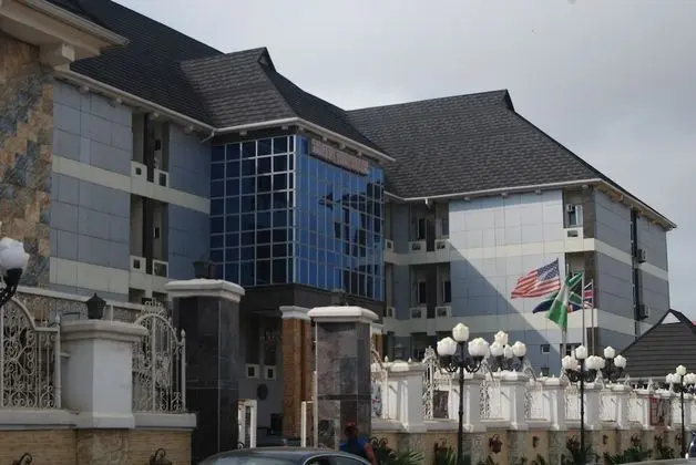 Titanic View Hotel & Suites