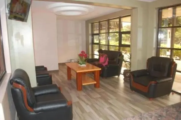TJ Global Hotel Kasese - Lobi