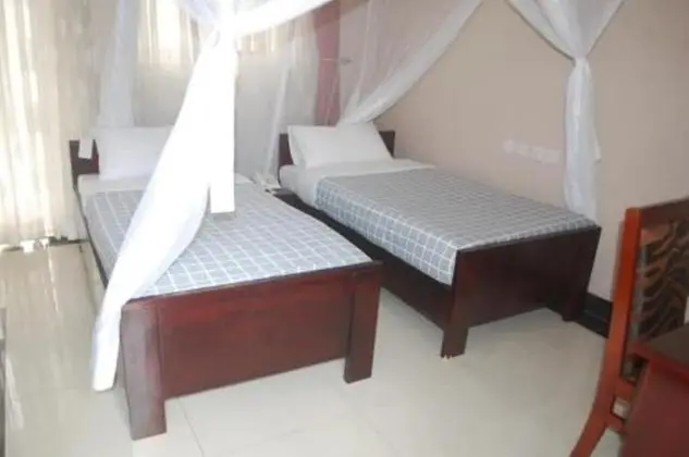 TJ Global Hotel Kasese - Oda