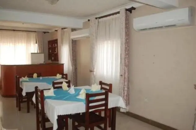 TJ Global Hotel Kasese - Yerinde Yemek