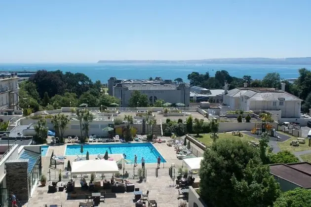 TLH Carlton Hotel
