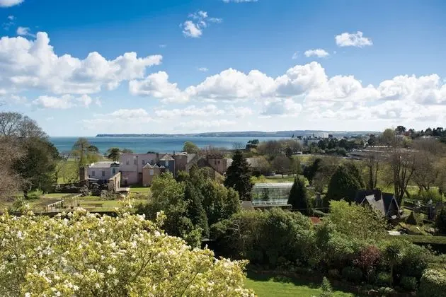 TLH Toorak Hotel